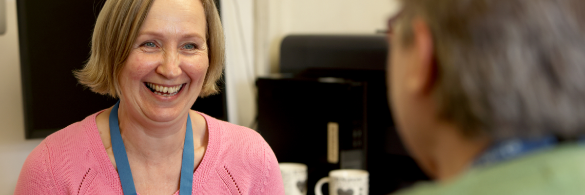 WIX banner photo 3x1 (35) Smiling female adviser